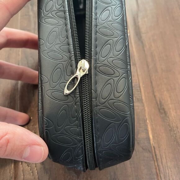 Oakley Zipper Glasses Case  - Picture 4 of 5